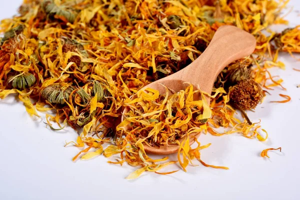 Kurumuş takvim resmi taç yaprakları. Calendula officinalis veya Marigold kuru çay çiçekleri