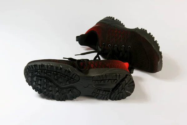 Sapatos Corrida Esporte Preto Vermelho Isolado Fundo Branco — Fotografia de Stock