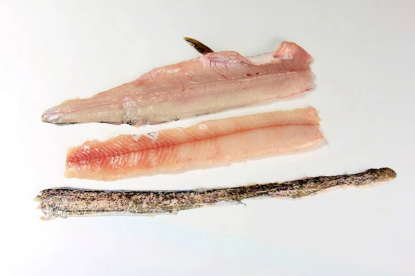 Bıçakla Nasıl Pike Fileto Yapılır Beyaz Arkaplanda Işlem — Stok fotoğraf