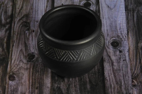 Black Earthenware Wooden Board Background Handmade Clay Pots — Stock Photo, Image