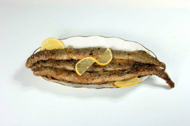 kızarmış balık nehri bofa balığı (lampetra fluviatilis) ekmeğin üzerinde
