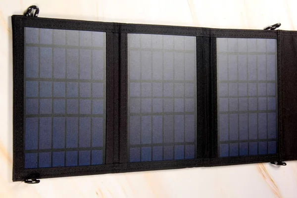 发光背景的太阳能电池板 电池太阳能装置 — 图库照片