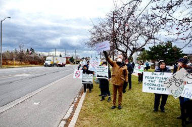 Ajax, Durham, Ontario, Kanada, 25 Kasım 2022: Ontario 'nun 23 sayılı Tasarısı Hükümeti' ne karşı cemiyet mitingi. Ontario 'nun yeşil kuşağının çevre korumasını kaldıracak bir yasa tasarısı..
