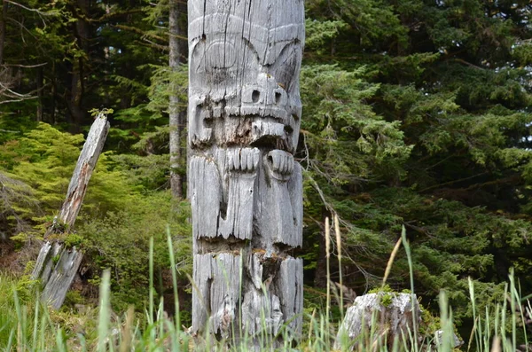 Historyczny Totem Polacy Sgang Gwaay Ninstints Haida Gwaii Kanada — Zdjęcie stockowe