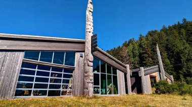 Skidegate, Haida Gwaii, British Columbia, Kanada, 7 Temmuz 2023: Haida Miras Merkezi Haida ulusunun ve halkının başlıca kültür merkezi.