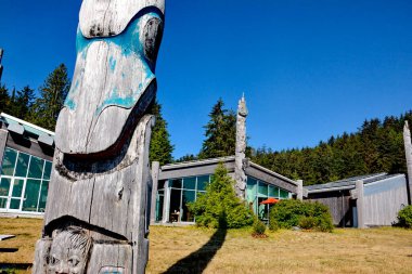 Skidegate, Haida Gwaii, British Columbia, Kanada, 7 Temmuz 2023: Haida Miras Merkezi Haida ulusunun ve halkının başlıca kültür merkezi.