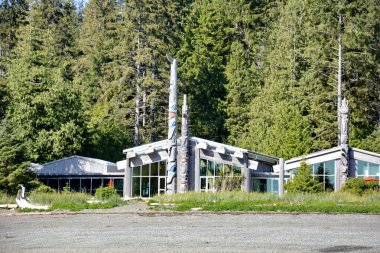 Skidegate, Haida Gwaii, British Columbia, Kanada, 7 Temmuz 2023: Haida Miras Merkezi Haida ulusunun ve halkının başlıca kültür merkezi.