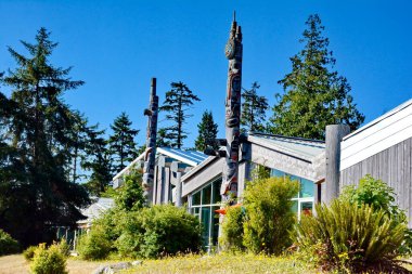 Skidegate, Haida Gwaii, British Columbia, Kanada, 7 Temmuz 2023: Haida Miras Merkezi Haida ulusunun ve halkının başlıca kültür merkezi.