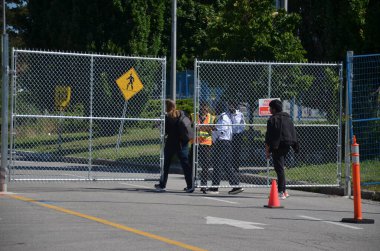 Toronto, Ontario, Kanada, 28 Haziran 2024: Ontario Bilim Merkezi 21 Haziran 2024 tarihinde Ontario Hükümeti tarafından kapatıldı. Çitler güvenlik görevlilerine verildi. Kapanış halkın endişelerine yol açtı..