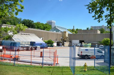 Toronto, Ontario, Kanada, 28 Haziran 2024: Ontario Bilim Merkezi 21 Haziran 2024 tarihinde Ontario Hükümeti tarafından kapatıldı. Çitler güvenlik görevlilerine verildi. Kapanış halkın endişelerine yol açtı..