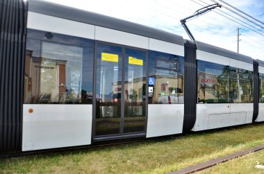 Toronto, Ontario, Kanada, 28 Haziran 2024: Eglinton Crosstown LRT test treni Scarborough 'daki geçiş hattı boyunca ilerliyor. Satır için henüz bir açılış tarihi yok. Eylül 2024 itibariyle..