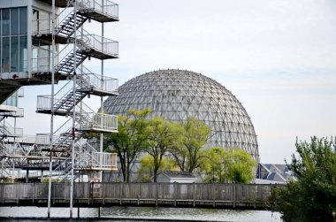 Toronto, Ontario, Kanada, 23 Eylül 2023: The Pods and Cinesphere Toronto Ontario Place 'de. Bu sinema salonu dünyanın ilk IMAX tiyatrosuydu.. 