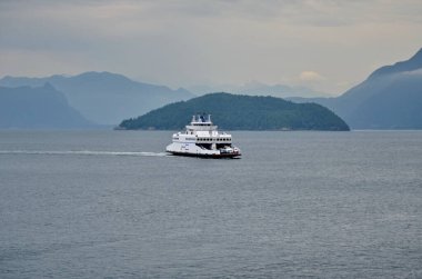 West Vancouver, British Columbia, Kanada, 24 Haziran 2023: Capilano 'nun feribotu West Vancouver' a giden Snug Cove, Bowen Adası 'ndan dönen Queen of Capilano yolcu feribotu.
