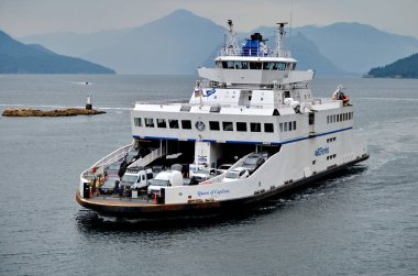 West Vancouver, British Columbia, Kanada, 24 Haziran 2023: Capilano 'nun feribotu West Vancouver' a giden Snug Cove, Bowen Adası 'ndan dönen Queen of Capilano yolcu feribotu.