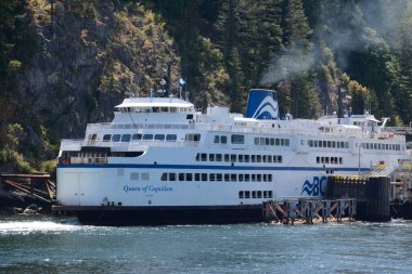 West Vancouver, British Columbia, Kanada, 24 Haziran 2023: Capilano 'nun feribotu West Vancouver' a giden Snug Cove, Bowen Adası 'ndan dönen Queen of Capilano yolcu feribotu.