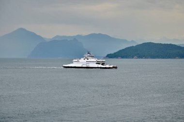 West Vancouver, British Columbia, Kanada, 24 Haziran 2023: Capilano 'nun feribotu West Vancouver' a giden Snug Cove, Bowen Adası 'ndan dönen Queen of Capilano yolcu feribotu.
