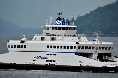 West Vancouver, British Columbia, Kanada, 24 Haziran 2023: Capilano 'nun feribotu West Vancouver' a giden Snug Cove, Bowen Adası 'ndan dönen Queen of Capilano yolcu feribotu.