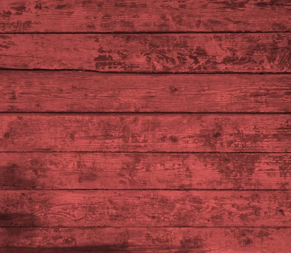 赤い古い板のある非常に風化した木製の壁 — ストック写真