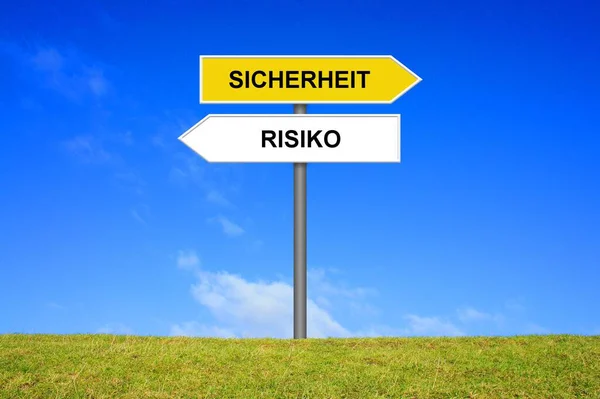 Signpost Fora Está Mostrando Segurança Risco Língua Alemã — Fotografia de Stock