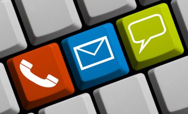 Renkli bilgisayar klavyesi - Çevrimiçi kişi 3d illüstrasyon