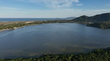 Florianopolis, Brezilya 'daki Lagoa da Conceicao. Şaşırtıcı Hava görüntüsü.