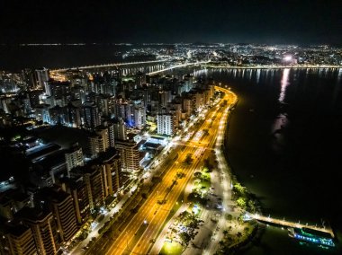 Florianopolis, Santa Catarina 'da. Gece hava görüntüsü.