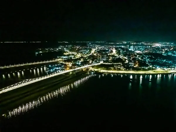 Florianopolis, Santa Catarina 'da. Gece hava görüntüsü.