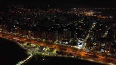 Florianopolis, Santa Catarina 'da. Gece hava görüntüsü.