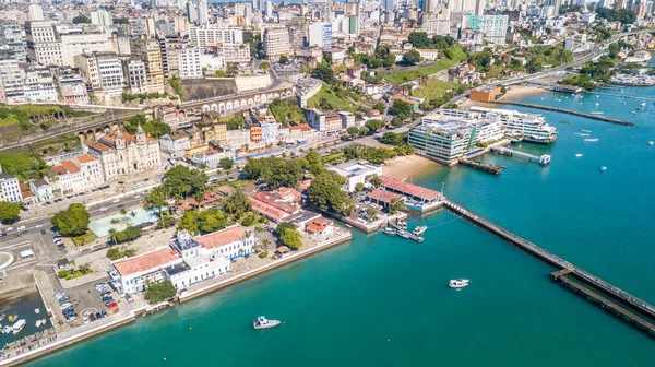 Bahia 'daki Salvador şehri. Hava görüntüsü. Lacerda 'nın asansörü.
