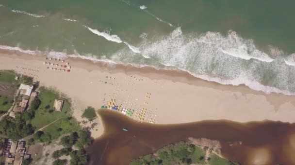 Playa Imbassai Bahia Vista Aérea Río Une Olas Marinas — Vídeo de stock