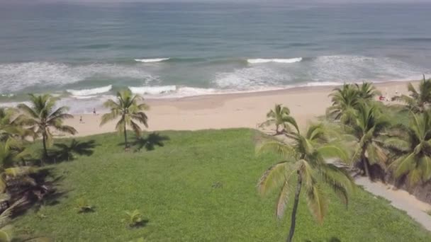 Pantai Imbassai Bahia Pemandangan Udara Sungai Bertemu Gelombang Laut — Stok Video