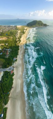 Florianopolis 'teki Santinho Plajı. İHA 'dan hava görüntüsü. Brezilya