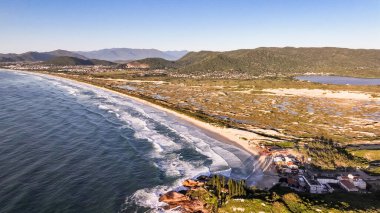 Florianopolis 'teki Joaquina Sahili. Hava görüntüsü. Brezilya