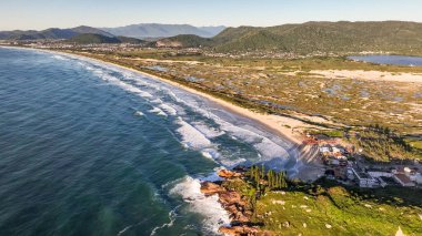 Florianopolis 'teki Joaquina Sahili. Hava görüntüsü. Brezilya