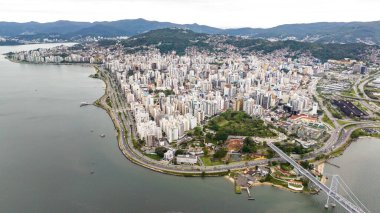 Florianopolis şehri, Hercilio Luz Köprüsü. Brezilya