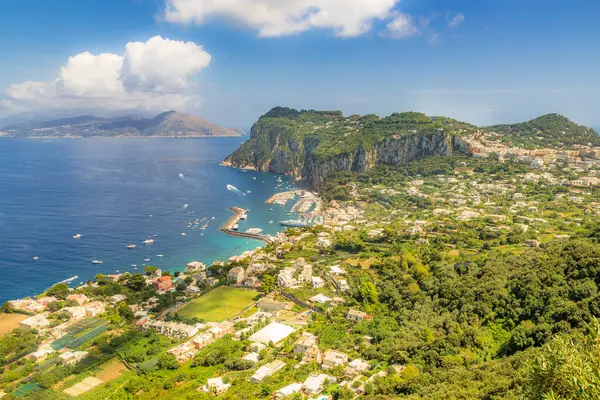 Capri Adası, İtalya, Avrupa. Güzel renklerle harika bir gün..