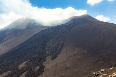 İtalya 'da Etna Dağı, Sicilya. Etna volkanının tepesine tırman. Avrupa.
