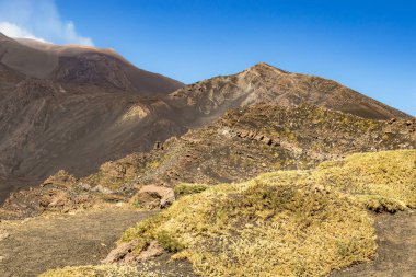 İtalya 'da Etna Dağı, Sicilya. Etna volkanının tepesine tırman. Avrupa.