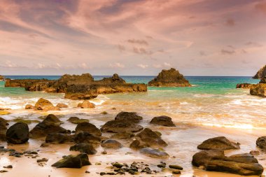 İki Kardeşler kayalarının etrafındaki turkuaz su, Fernando de Noronha, UNESCO Dünya Mirası Alanı, Brezilya, Güney Amerika