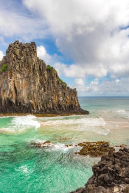 Fernando de Noronha, Brezilya. İki Kardeşler kayalarının etrafındaki turkuaz su, UNESCO Dünya Mirası Alanı, Brezilya, Güney Amerika. Güney Amerika.