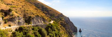 Amalfi Sahili, Akdeniz, İtalya. Web Sitesi Afişi.