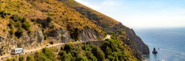 Amalfi Sahili, Akdeniz, İtalya. Web Sitesi Afişi.