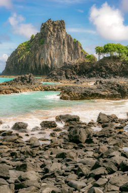 Fernando de Noronha, Brezilya. İki Kardeşler kayalarının etrafındaki turkuaz su, UNESCO Dünya Mirası Alanı, Brezilya, Güney Amerika. Güney Amerika.