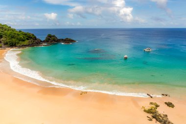 Fernando de Noronha, Brezilya. İki Kardeş kayalarının etrafındaki turkuaz su, UNESCO Dünya Mirası Alanı, Brezilya, Güney Amerika