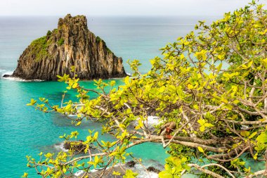 Fernando de Noronha, Brezilya. İki Kardeş kayalarının etrafındaki turkuaz su, UNESCO Dünya Mirası Alanı, Brezilya, Güney Amerika