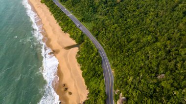 Santa Catarina 'daki Balnear io Camboriu. Taquaras Plajı ve Balnear io Camboriu 'daki Laranjeiras Plajı. Manzaradaki hava manzarası. Brezilya.