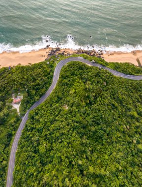 Santa Catarina 'daki Balnear io Camboriu. Taquaras Plajı ve Balnear io Camboriu 'daki Laranjeiras Plajı. Manzaradaki hava manzarası. Brezilya.
