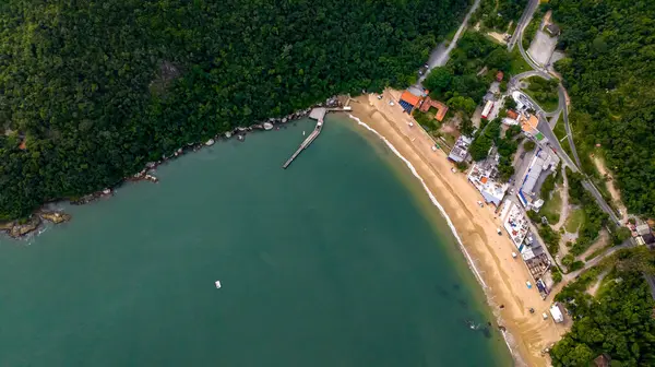 Santa Catarina 'daki Balnear io Camboriu. Taquaras Plajı ve Balnear io Camboriu 'daki Laranjeiras Plajı. Manzaradaki hava manzarası. Brezilya.