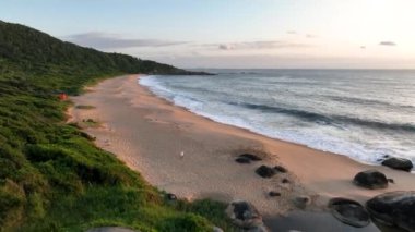 Santa Catarina 'daki Balnear io Camboriu. Taquaras Sahili ve Laranjeiras Sahili. Manzaradaki hava manzarası. Brezilya.