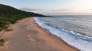 Santa Catarina 'daki Balnear io Camboriu. Taquaras Sahili ve Laranjeiras Sahili. Manzaradaki hava manzarası. Brezilya.